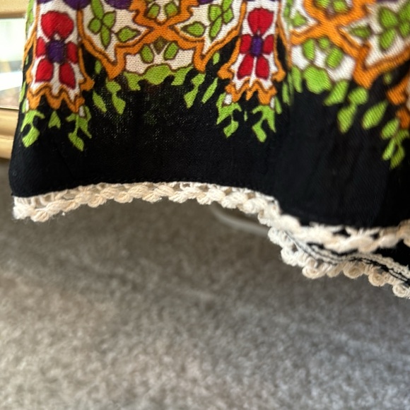 Bila light and flowy floral shorts. small - Picture 8 of 8